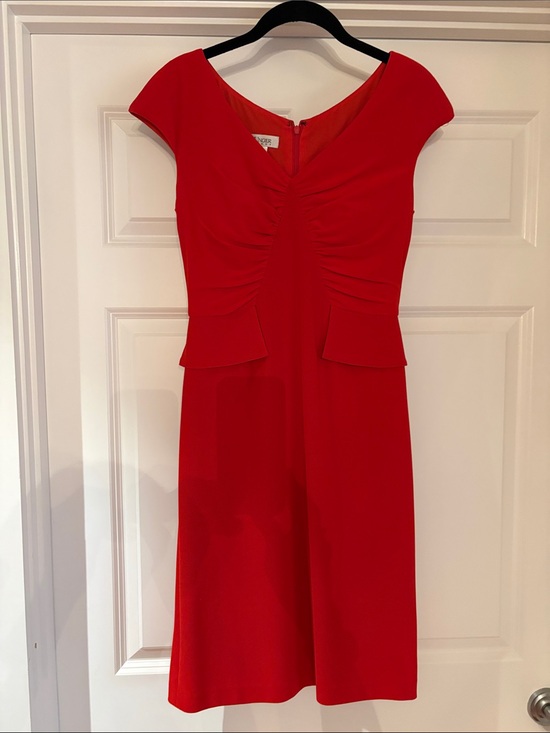 Kay Unger Dresses & Skirts - Kay Unger Red Cap-Sleeve Ruched Sheath Dress